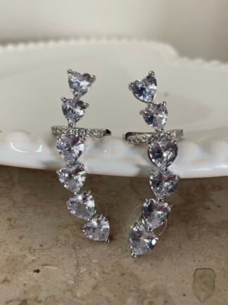 Brinco Earcuff Coração - Folheado a prata.