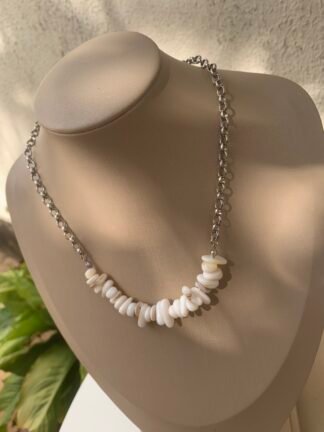 Colar pedras transversais